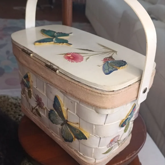 Butterfly and Floral Wooden Woven. Basket Purse Tote - Picture 10 of 15